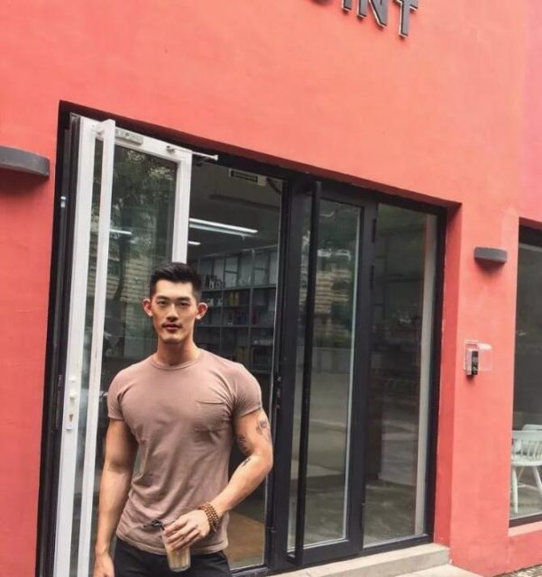 前^后^翘的痞帅长腿big筋霸，一看就很厉害的肌肉男！ - 51虹马